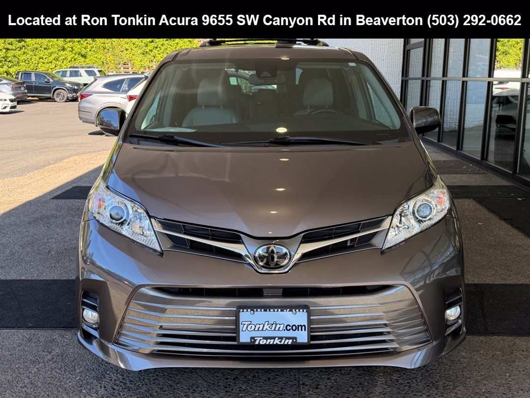 2019 Toyota Sienna XLE - Image 3