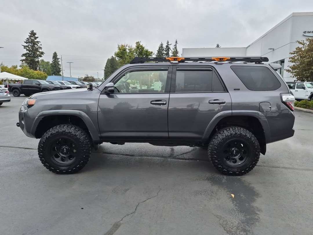 2019 Toyota 4Runner SR5 Premium - Image 3