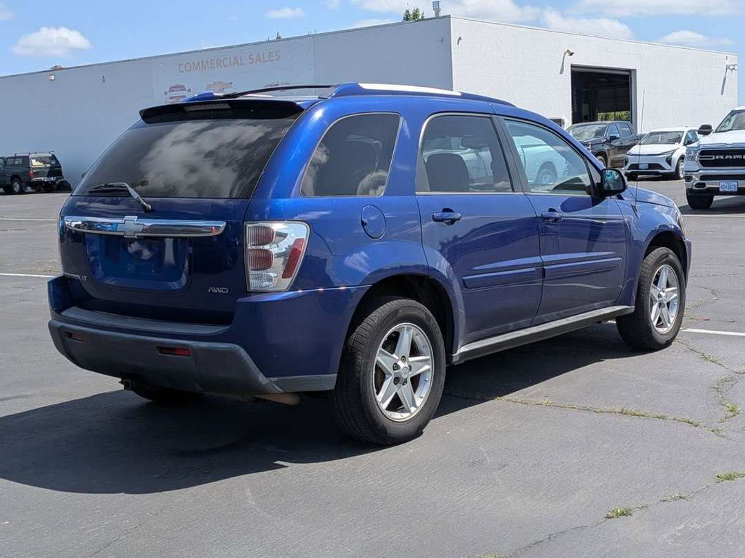 2005 Chevrolet Equinox LT - Image 2