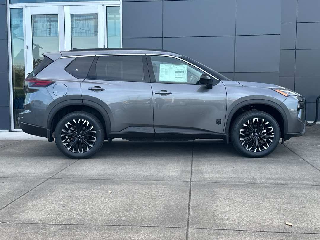 2026 Nissan Rogue Dark Armor - Image 3