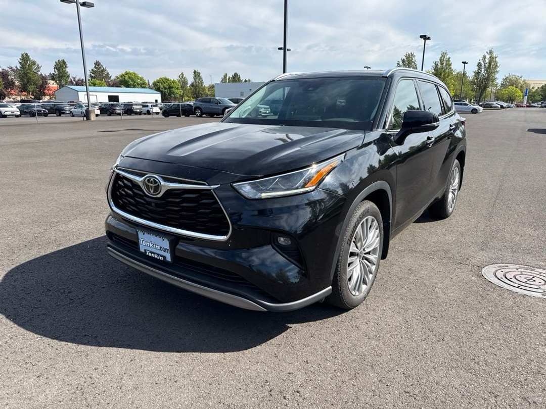 2022 Toyota Highlander Platinum - Image 3