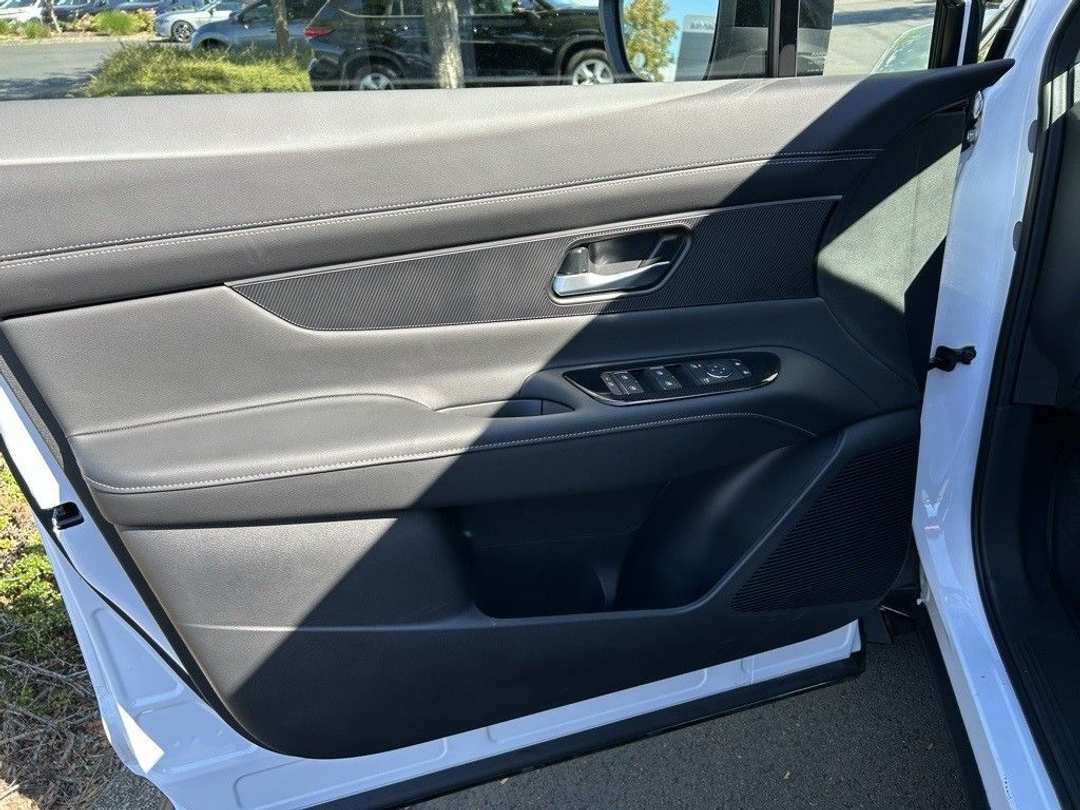 2025 Nissan Murano SV - Photo 8