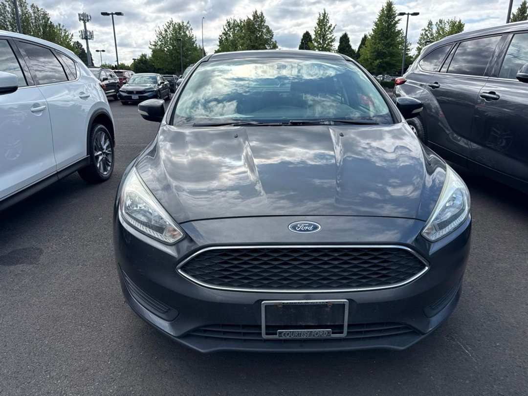 2015 Ford Focus SE - Image 2