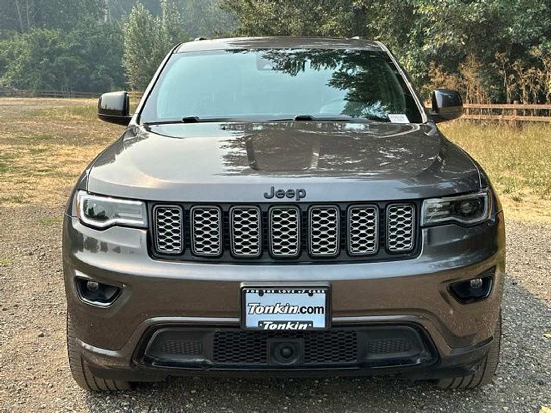 2021 Jeep Grand Cherokee Laredo X - Image 3