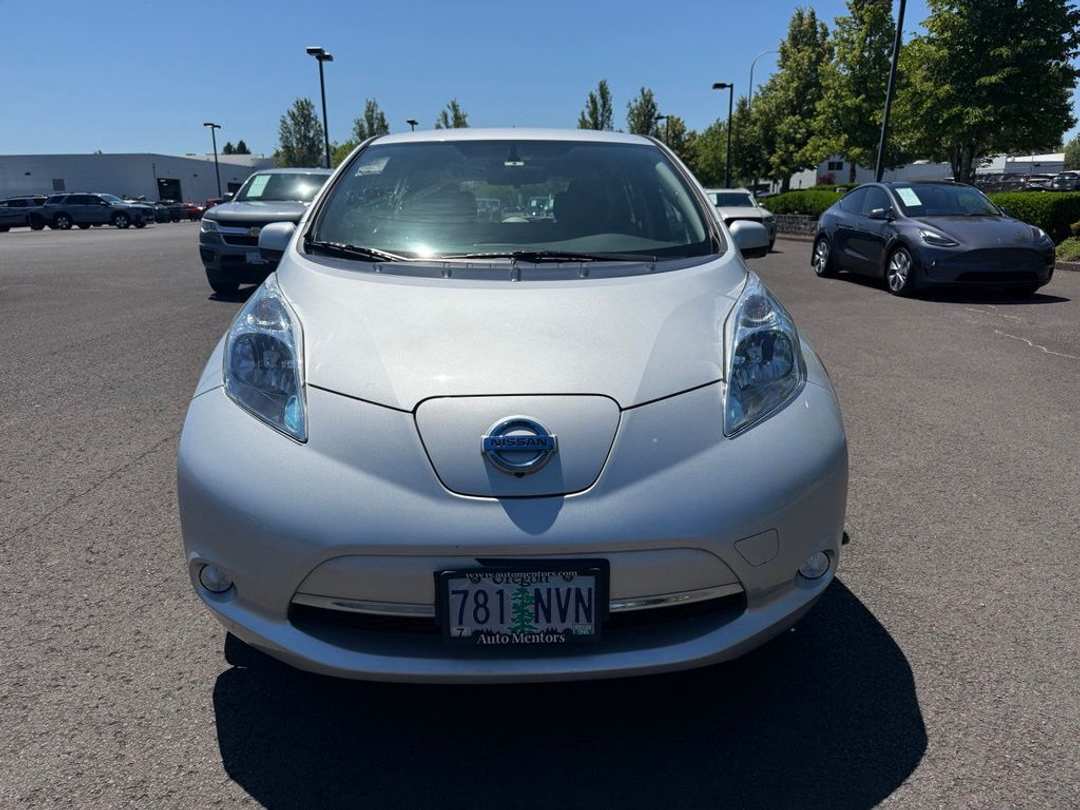 2017 Nissan LEAF SV - Image 2