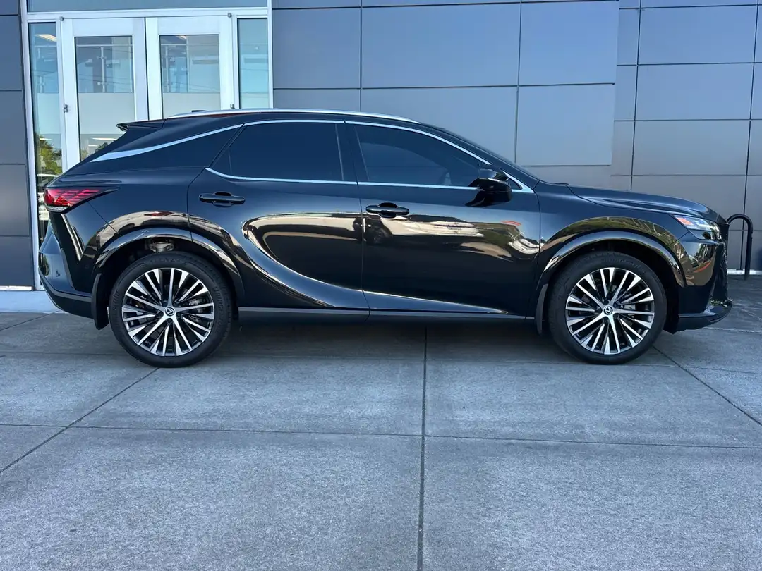 2024 Lexus RX 350h Premium Plus - Image 3