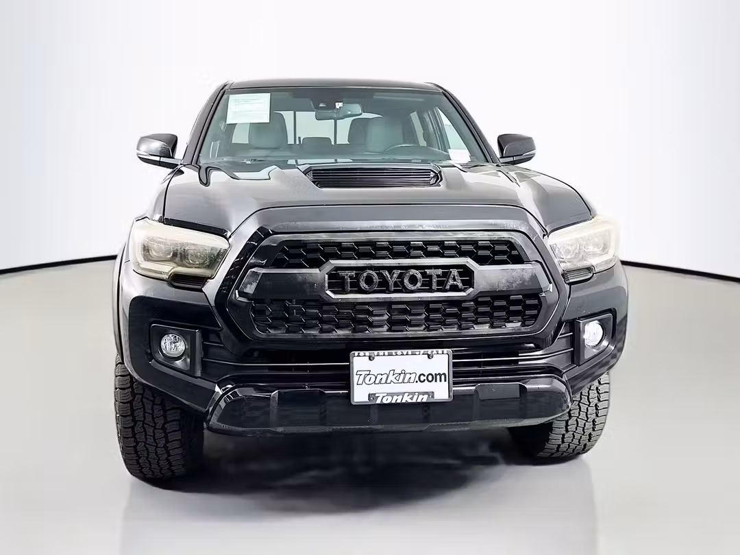 2018 Toyota Tacoma TRD Sport - Image 2