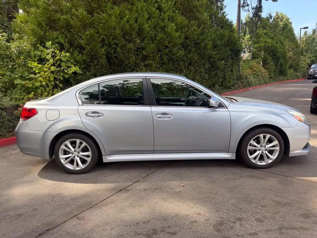 2013 Subaru Legacy 2.5i - Image 2