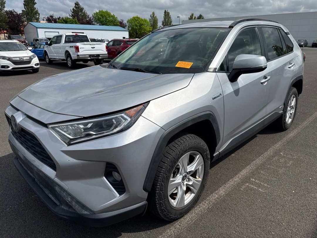 2020 Toyota Rav4 Hybrid XLE - Image 3