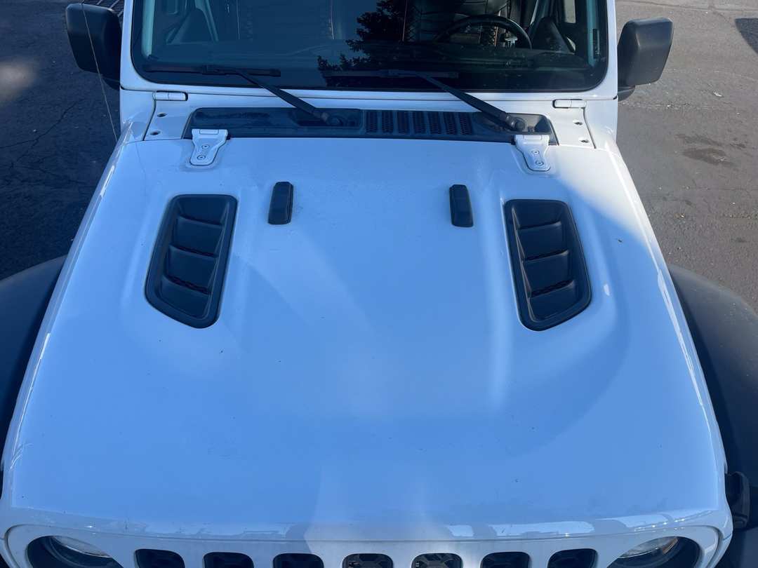 2023 Jeep Gladiator Rubicon - Image 2