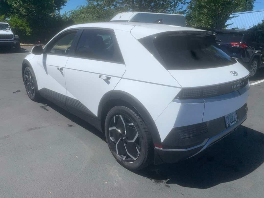 2024 Hyundai Ioniq 5 SE - Image 2