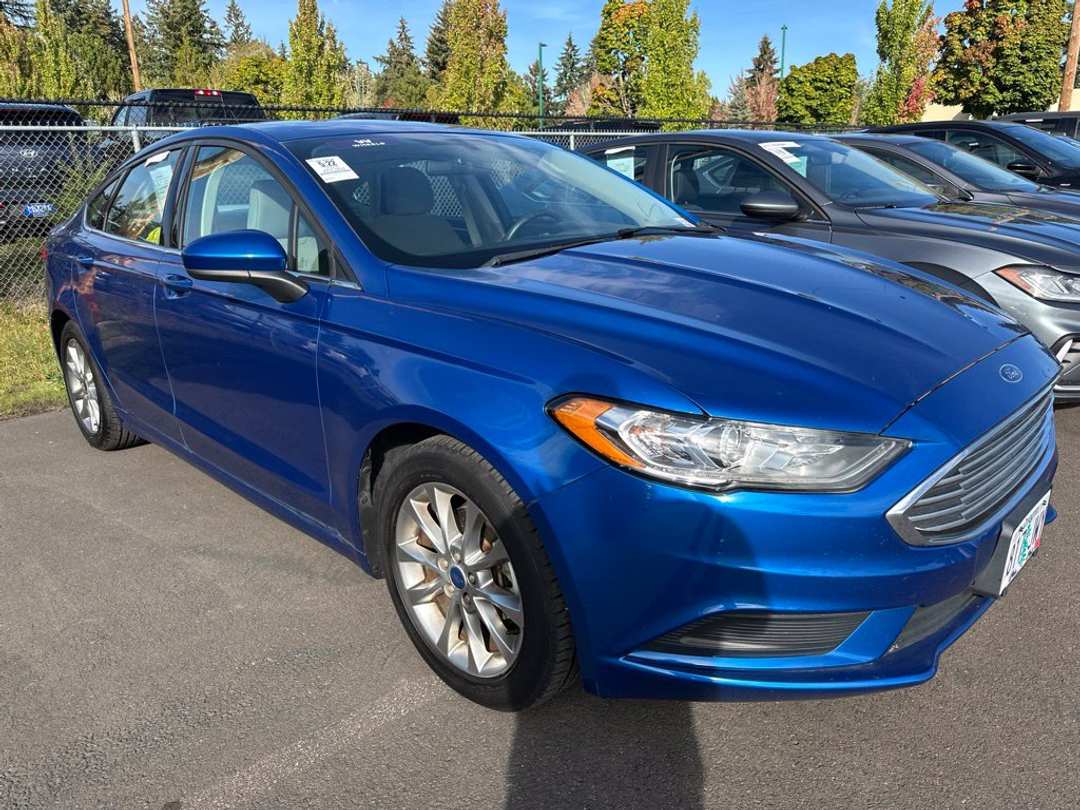 2017 Ford Fusion SE - Image 2