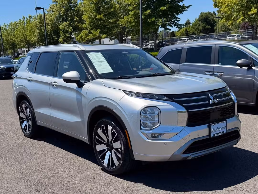 2025 Mitsubishi Outlander SEL - Image 2
