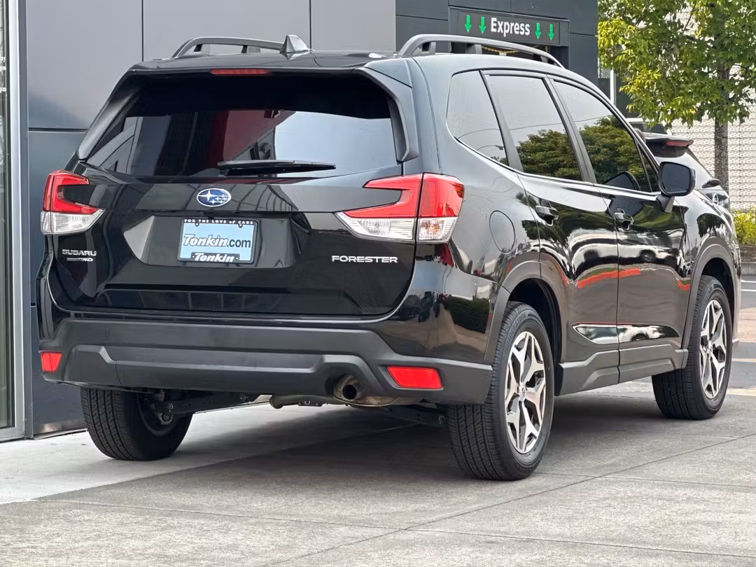 2022 Subaru Forester Premium - Image 3