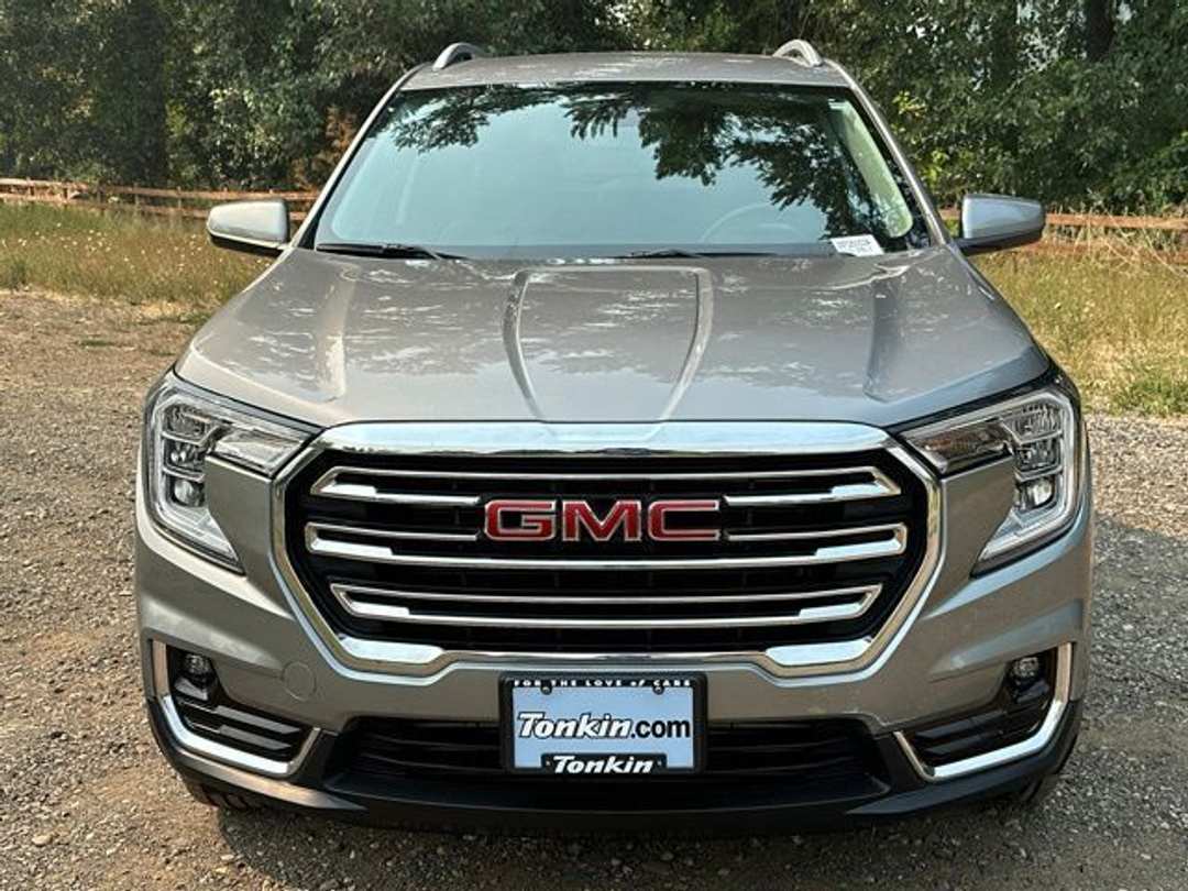 2023 GMC Terrain SLT - Image 3