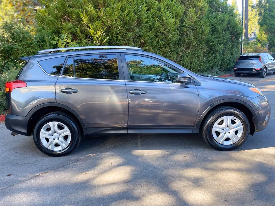 2013 Toyota Rav4 LE - Image 3
