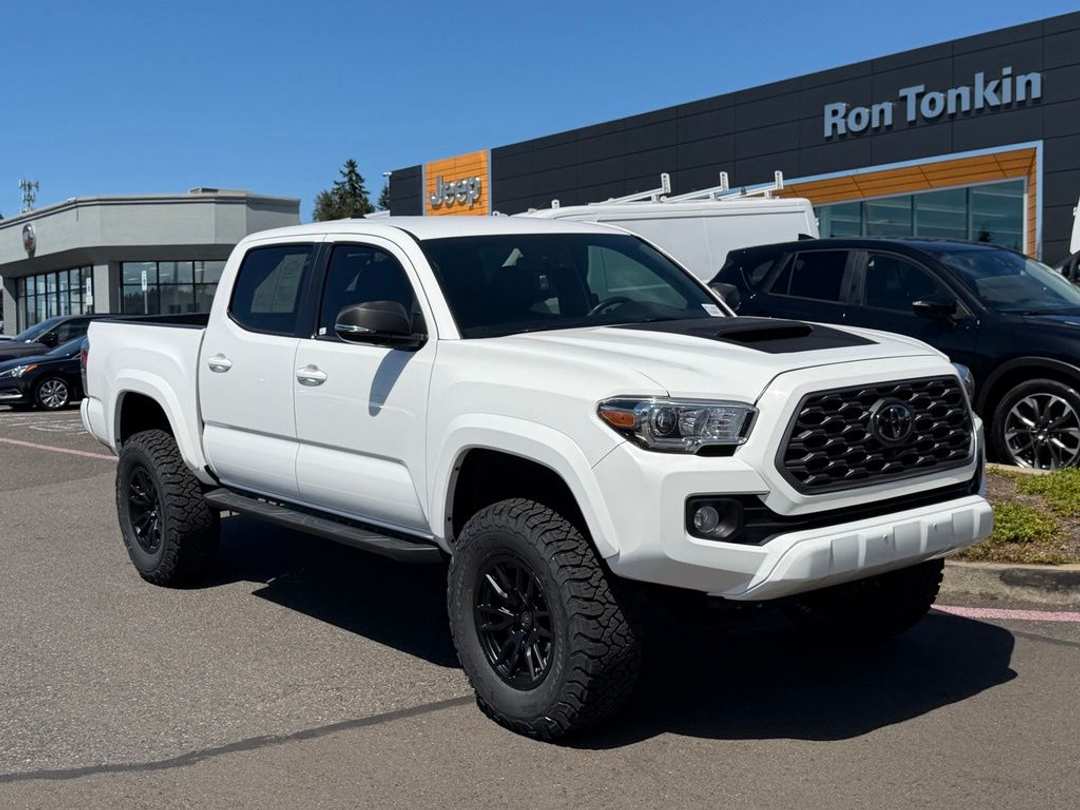 2023 Toyota Tacoma TRD Sport - Image 2