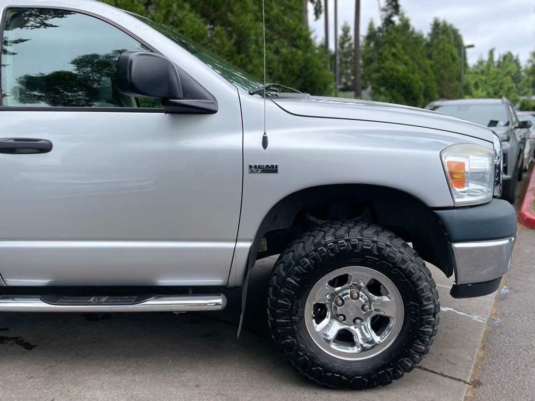 2008 Dodge Ram 1500 ST - Image 2