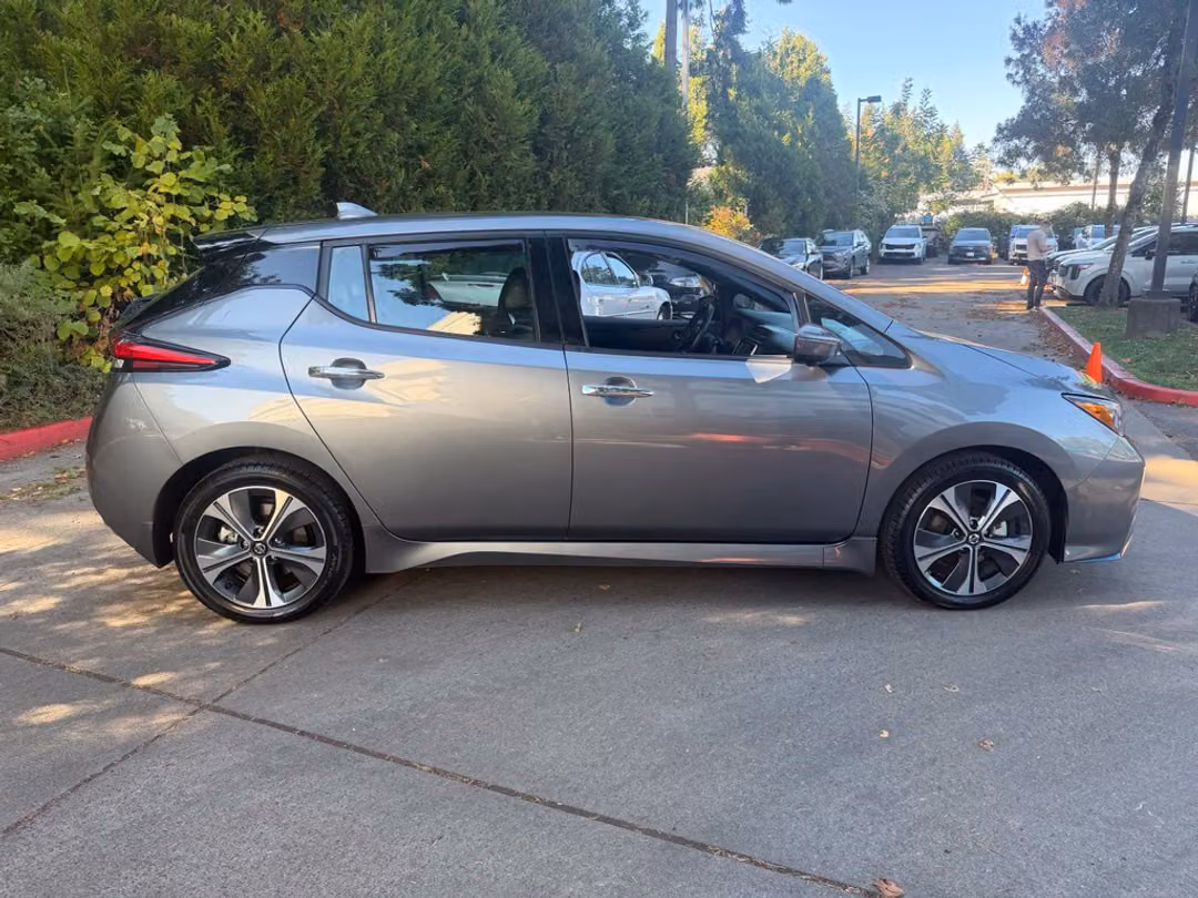 2021 Nissan LEAF SL Plus - Image 2