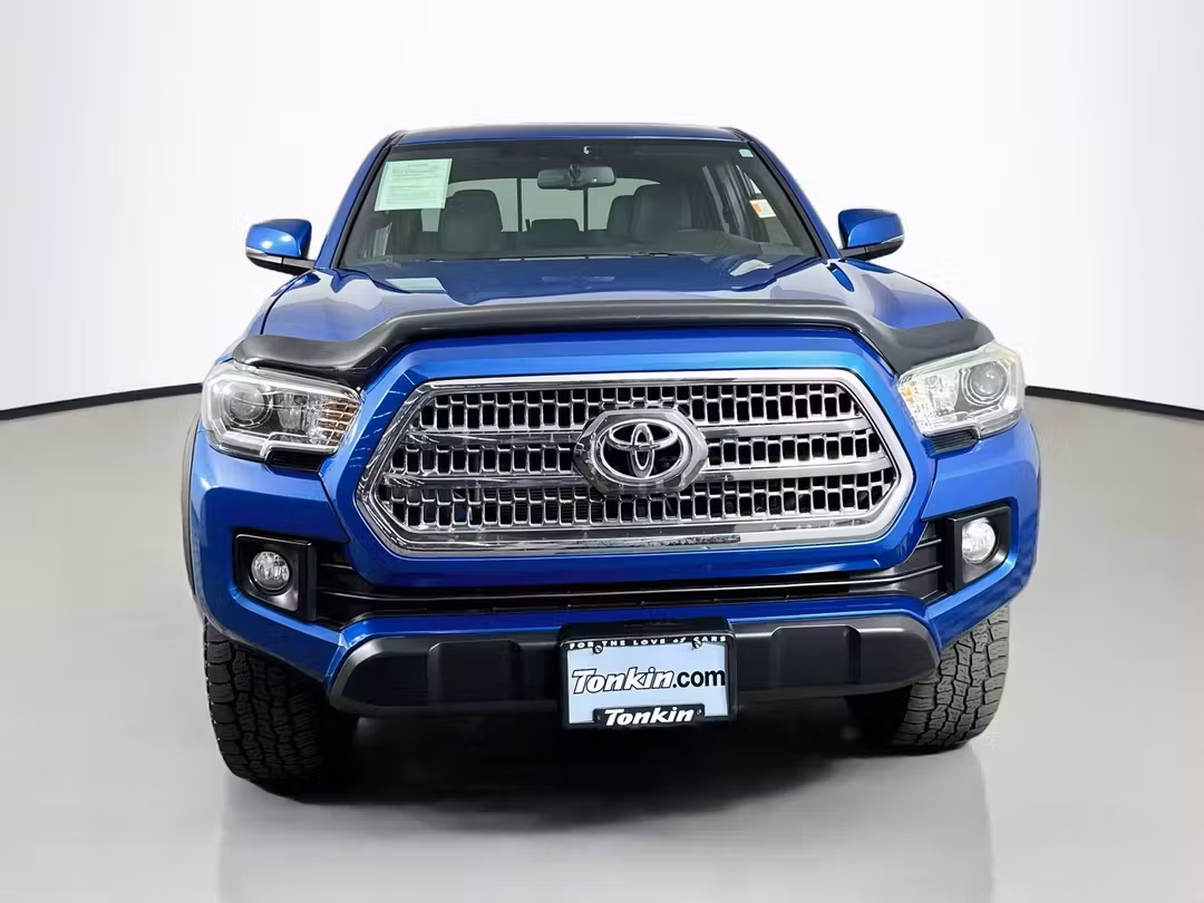2017 Toyota Tacoma TRD OffRoad - Image 2