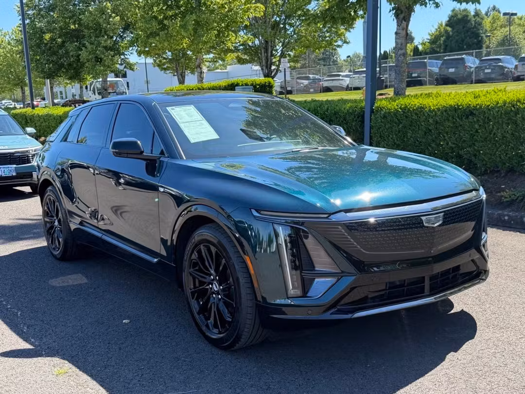 2024 Cadillac Lyriq Sport - Image 2