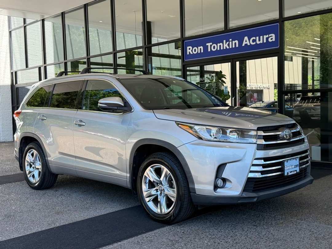 2017 Toyota Highlander Limited - Image 2