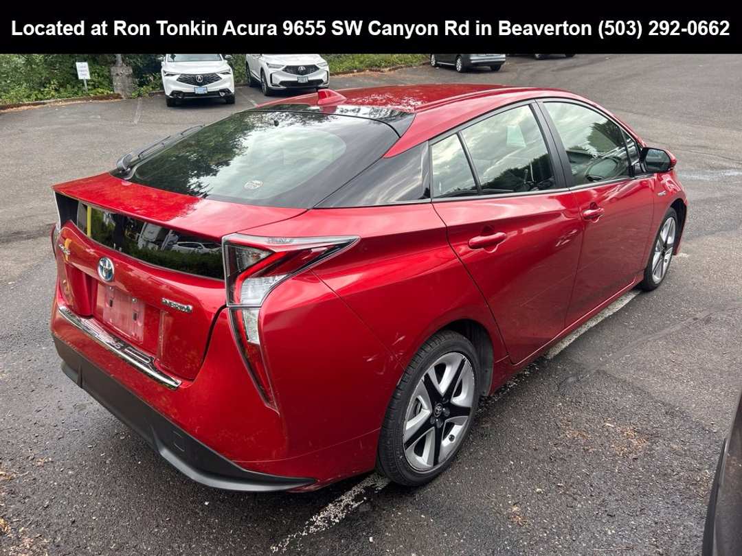 2017 Toyota Prius Three Touring - Image 3