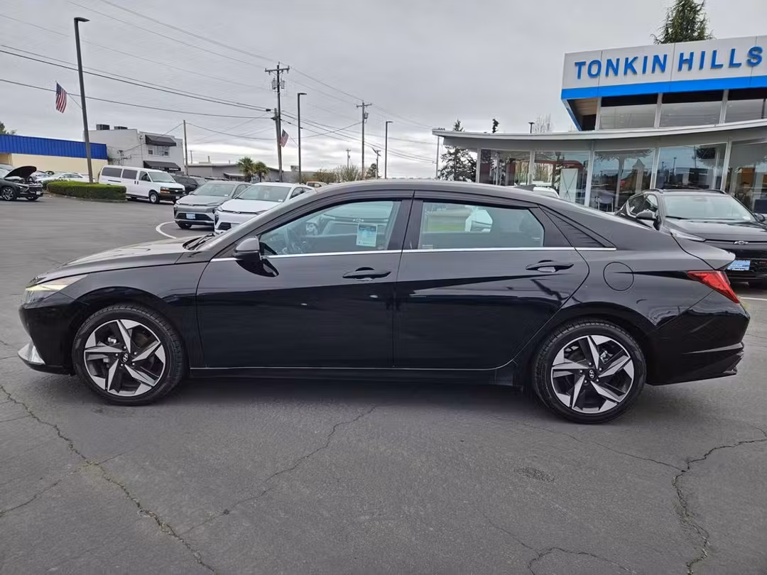 2021 Hyundai Elantra SEL - Image 3