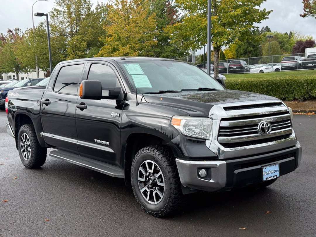 2017 Toyota Tundra SR5 - Image 2