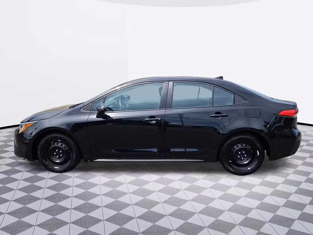 2022 Toyota Corolla LE - Image 3