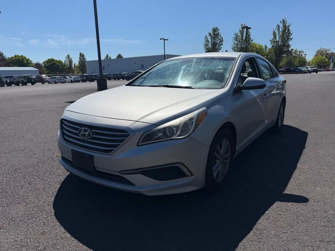 2017 Hyundai Sonata Base - Image 3