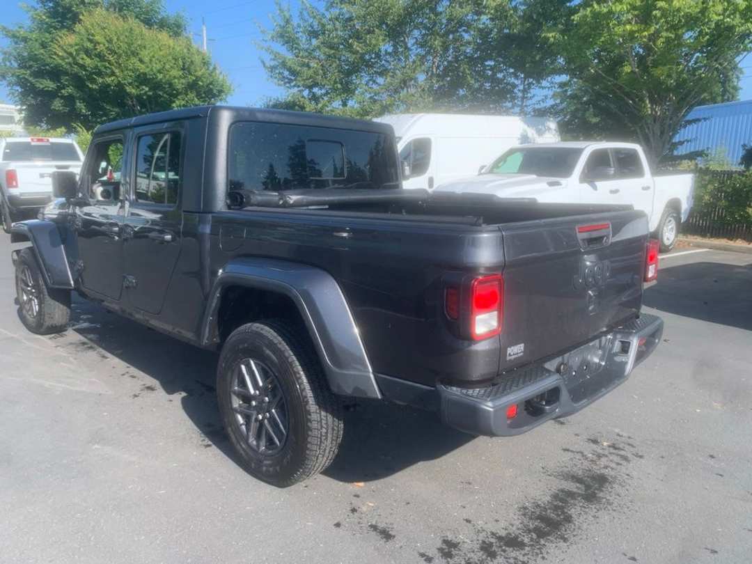 2024 Jeep Gladiator Sport - Image 2