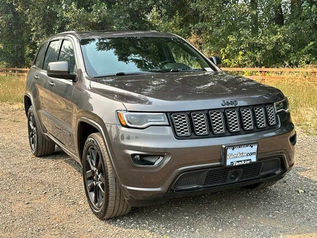 2021 Jeep Grand Cherokee Laredo X - Image 2