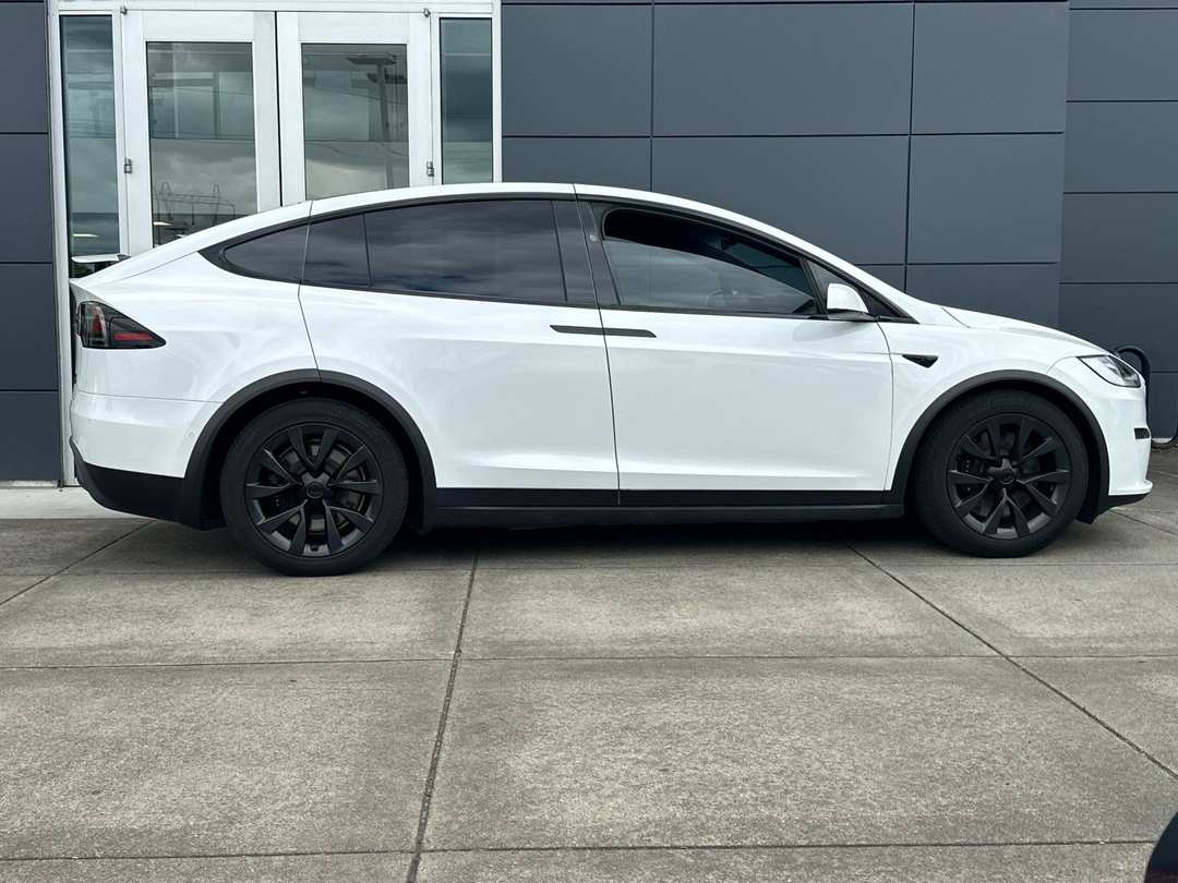 2022 Tesla Model X Plaid - Image 2