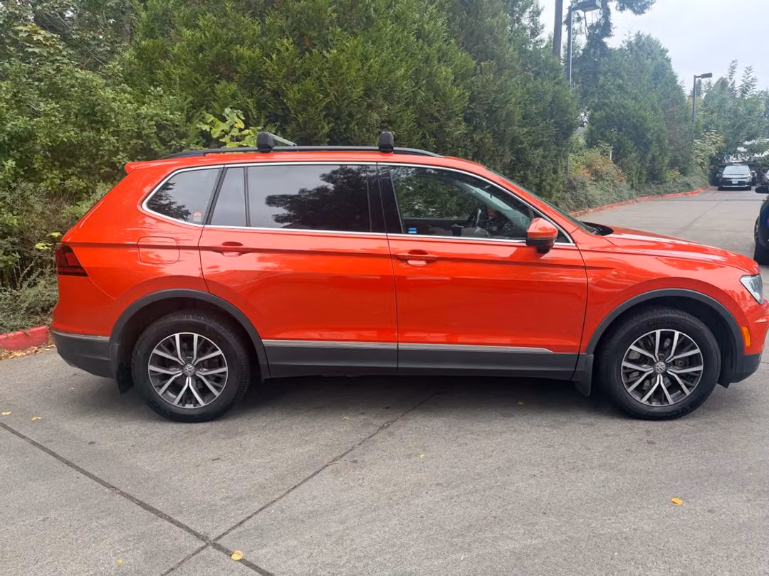 2018 Volkswagen Tiguan 2.0T SE - Image 2