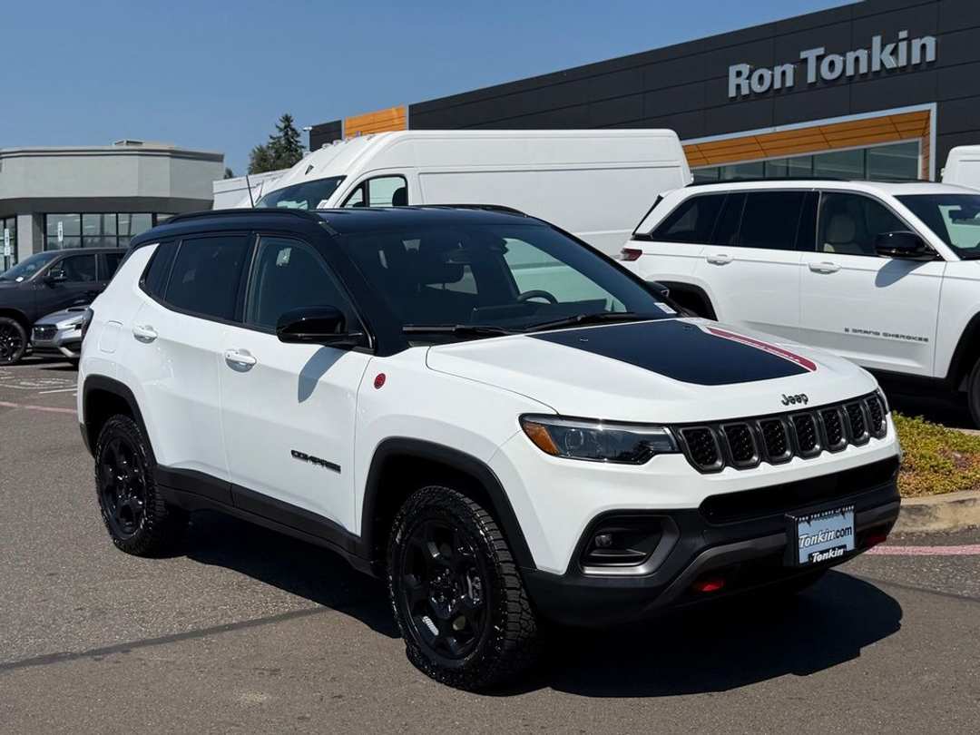 2024 Jeep Compass Trailhawk - Image 2