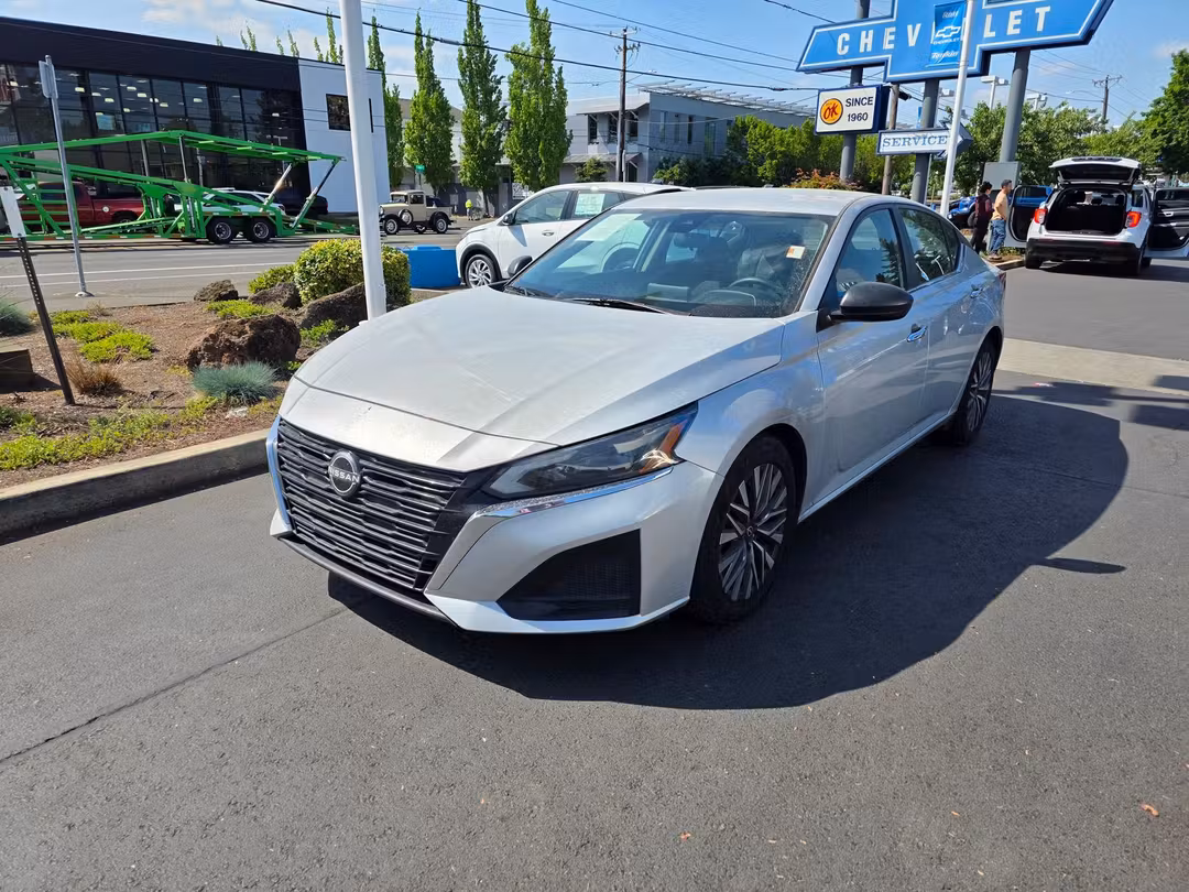 2024 Nissan Altima 2.5 SV - Image 2