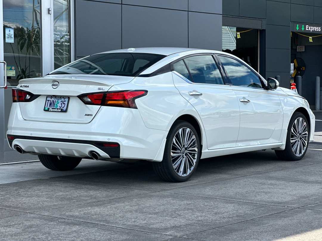 2025 Nissan Altima 2.5 SL - Image 3