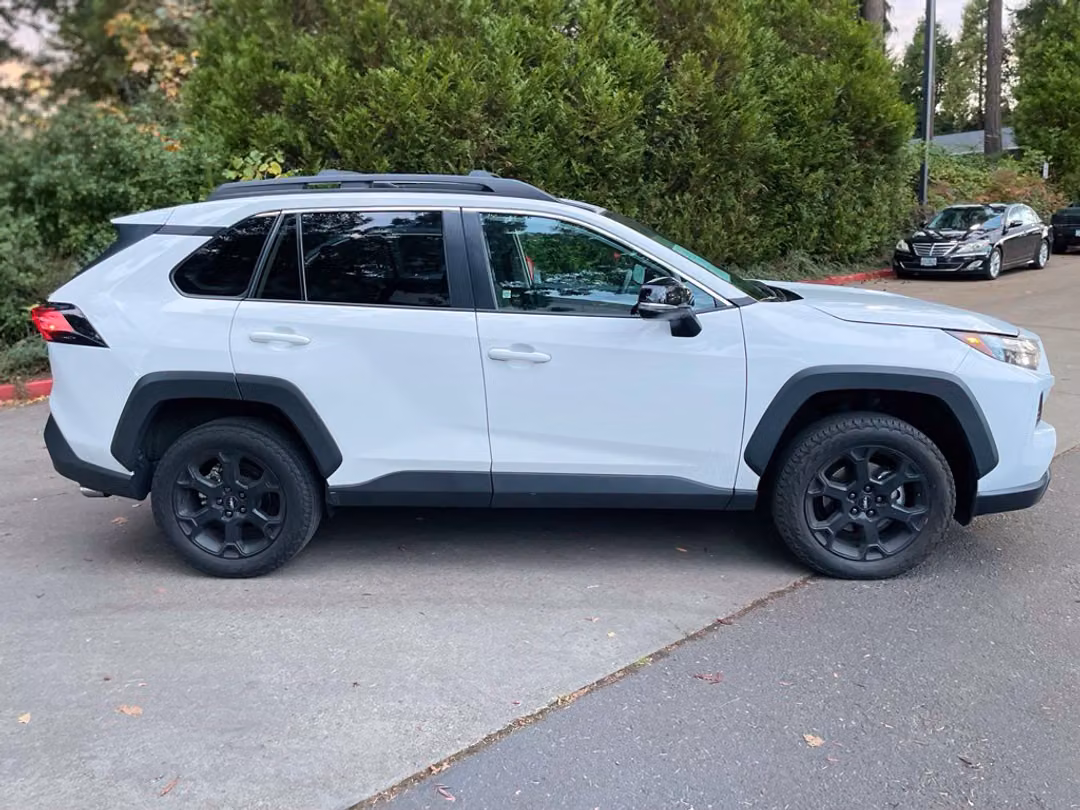 2023 Toyota Rav4 TRD Off Road - Image 3
