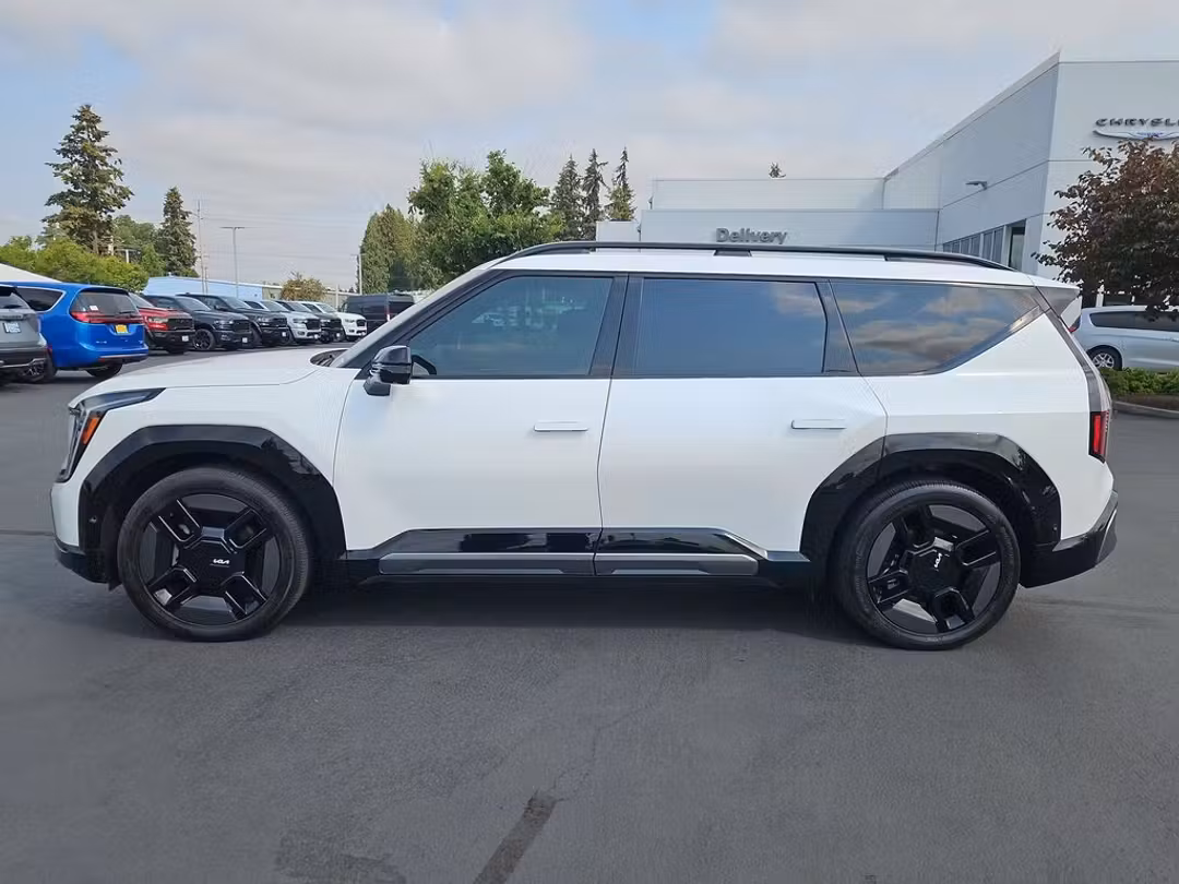 2024 Kia Ev9 GTLine - Image 3
