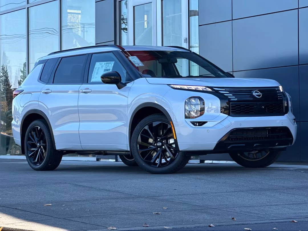 2026 Nissan Rogue Plug-In Hybrid Platinum - Image 2