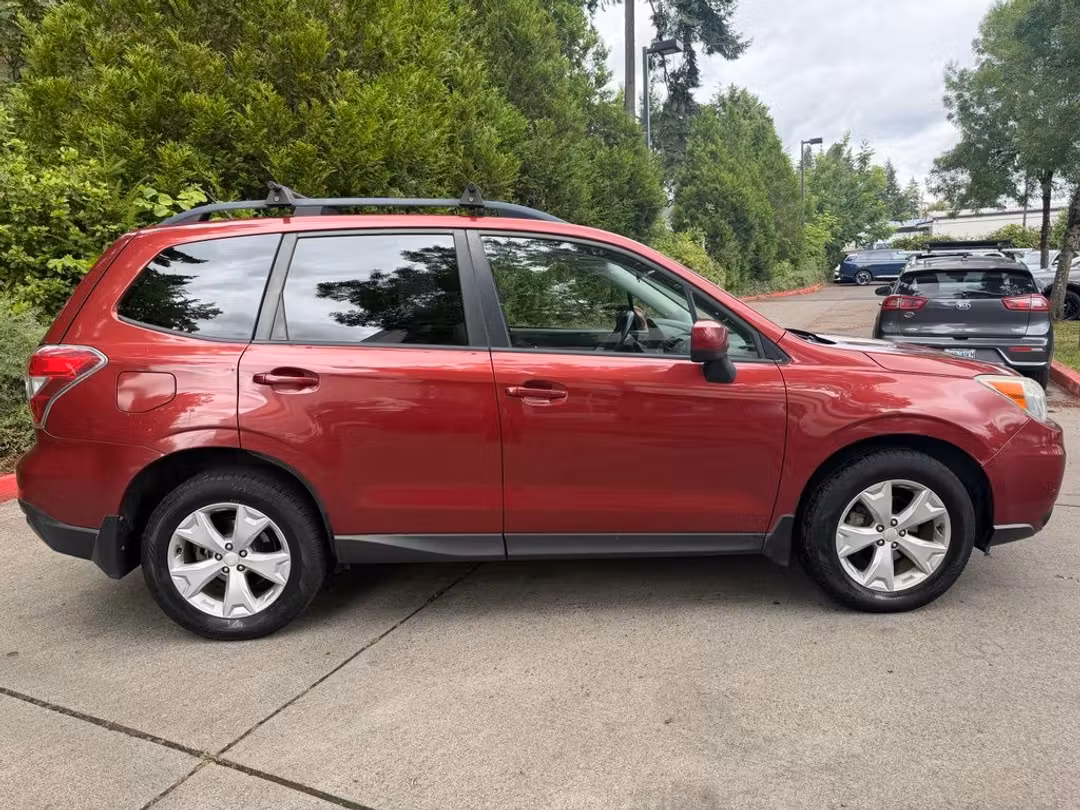 2015 Subaru Forester 2.5i Premium - Image 2