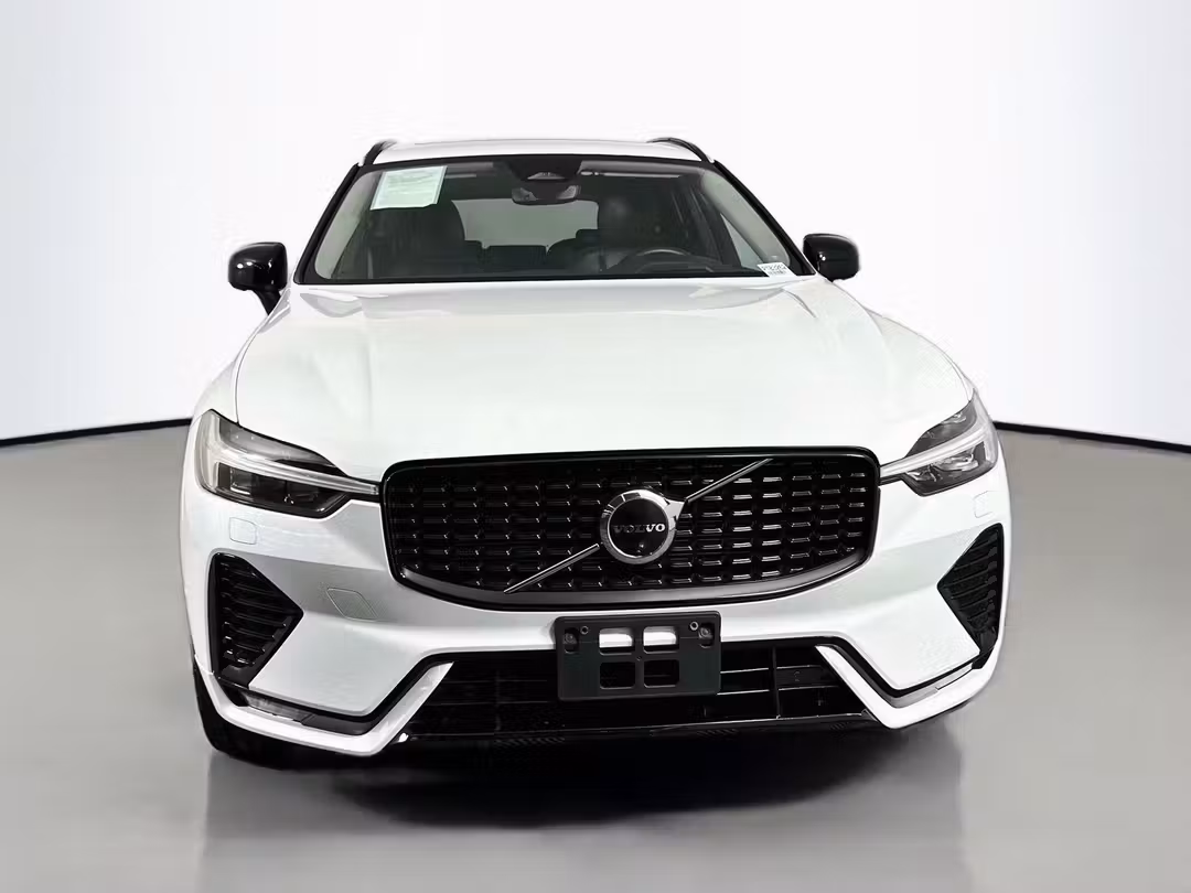 2023 Volvo Xc60 B6 Ultimate Dark Theme - Image 2