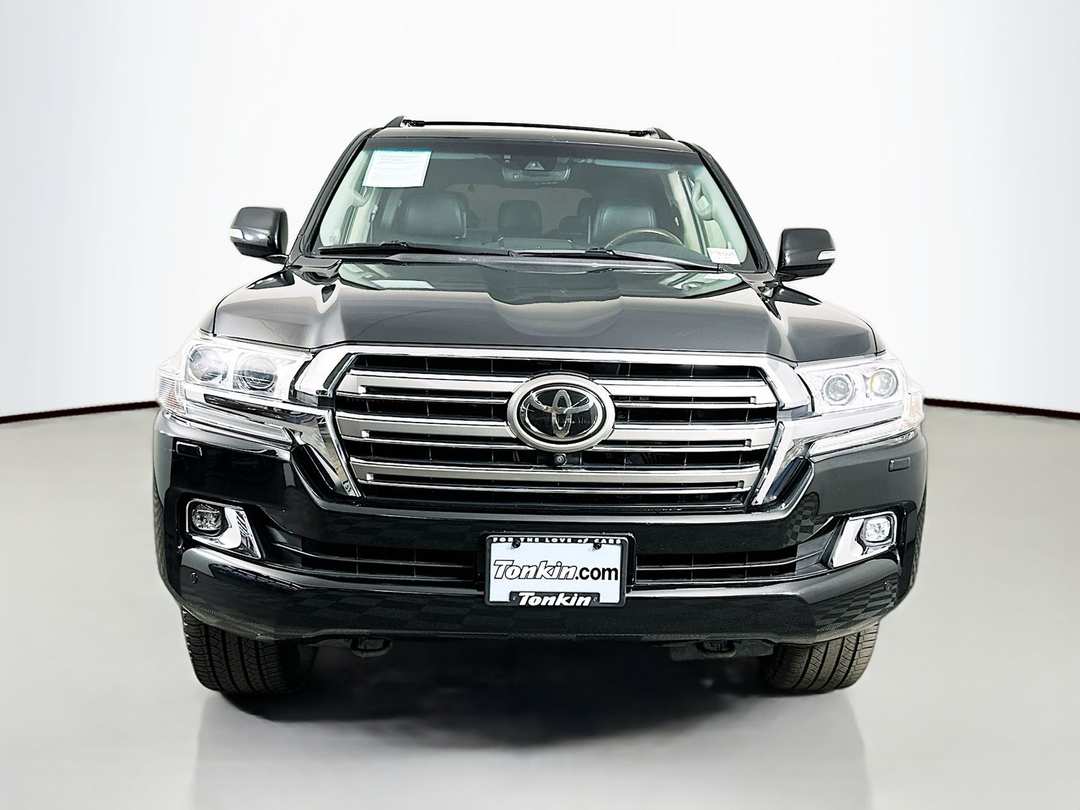 2017 Toyota Land Cruiser Base - Image 2