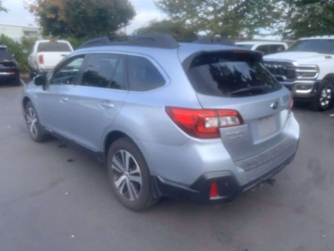 2019 Subaru Outback 2.5i - Image 2
