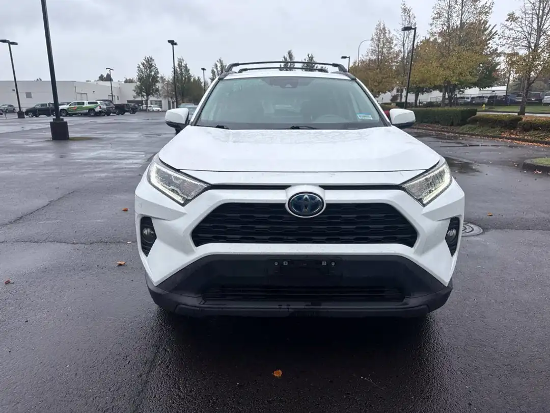 2021 Toyota Rav4 Hybrid XLE - Image 2