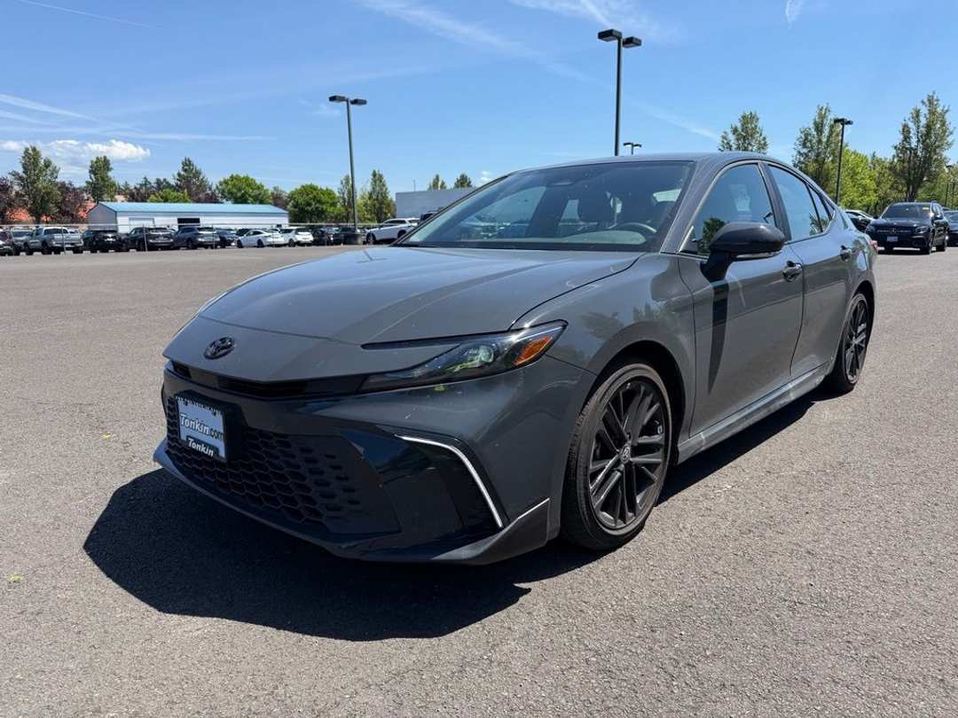 2025 Toyota Camry SE - Image 3