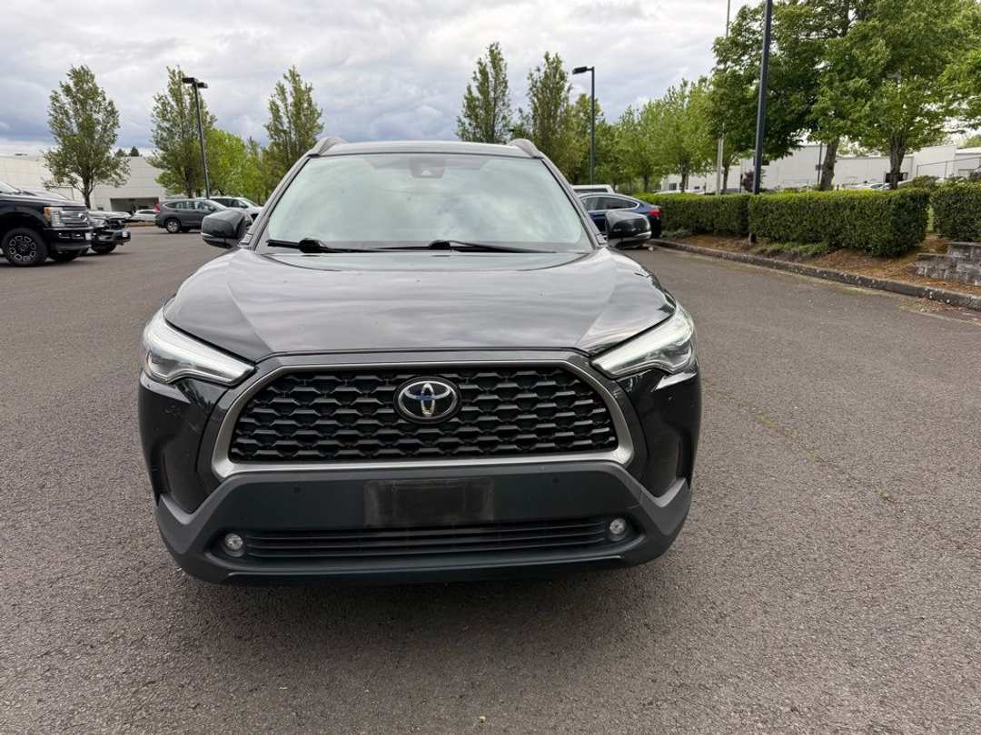 2022 Toyota Corolla Cross XLE - Image 2