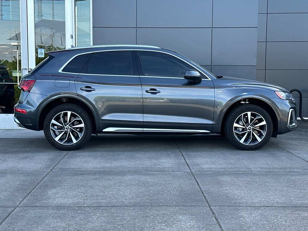 2022 Audi Q5 45 S line Premium - Image 2