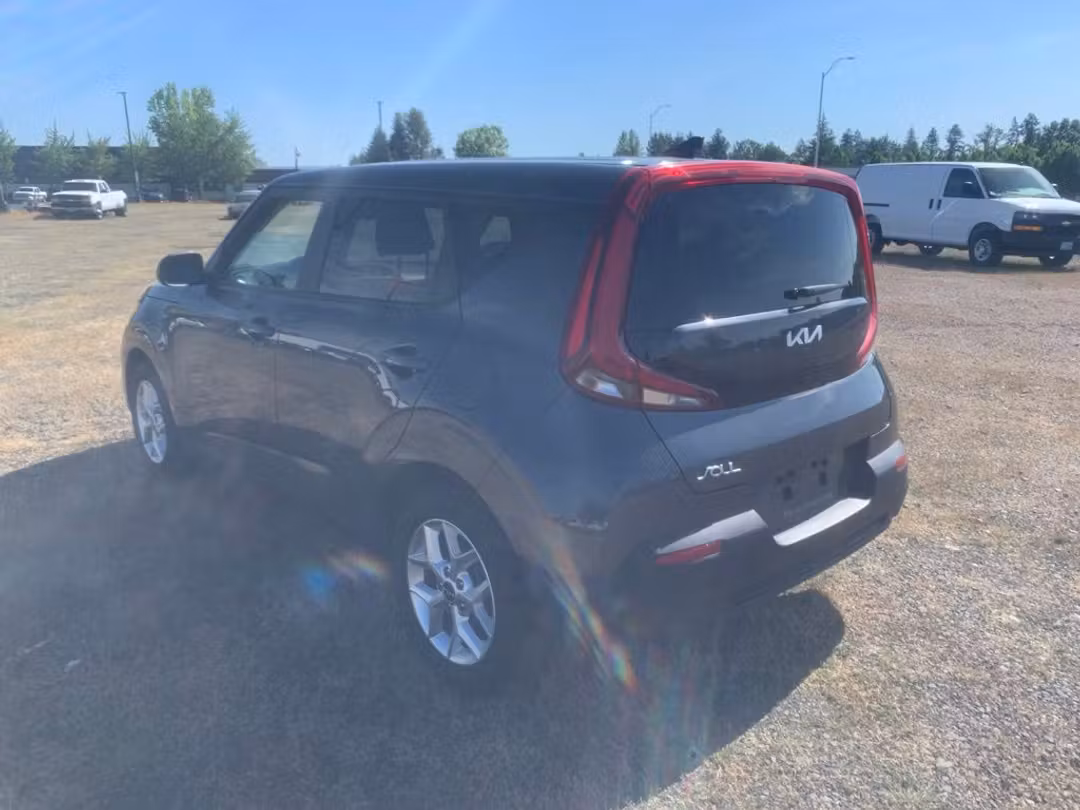 2022 Kia Soul LX - Image 2